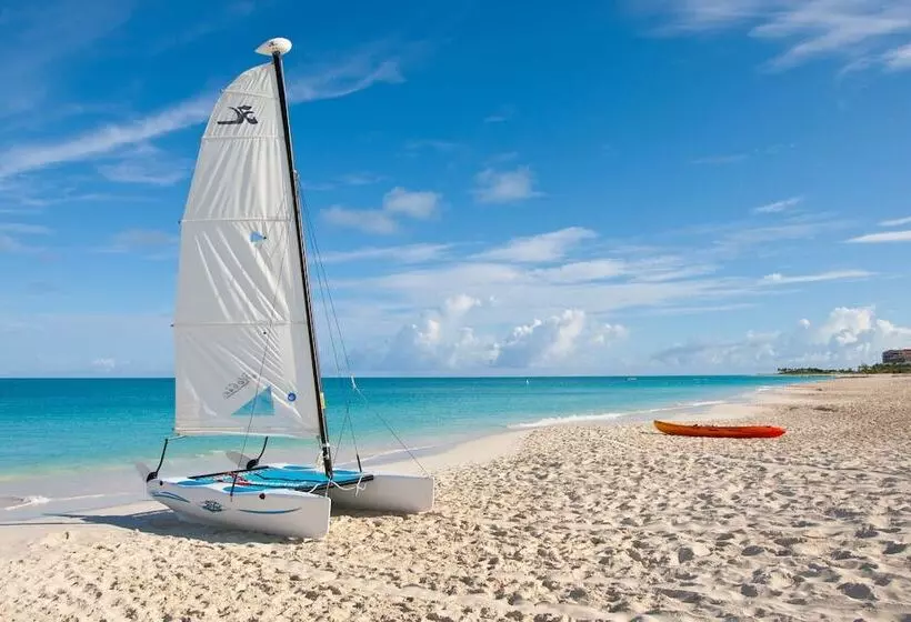 استراحتگاه Royal West Indies