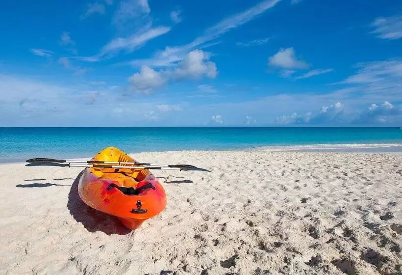 استراحتگاه Royal West Indies