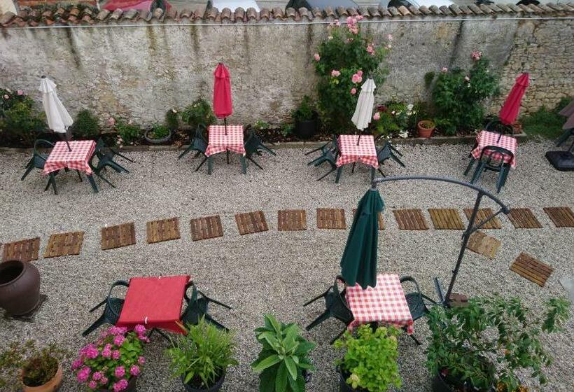 فندق Cafe De Paris