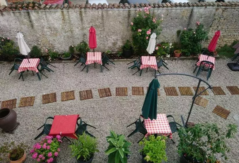 Hotelli Cafe De Paris