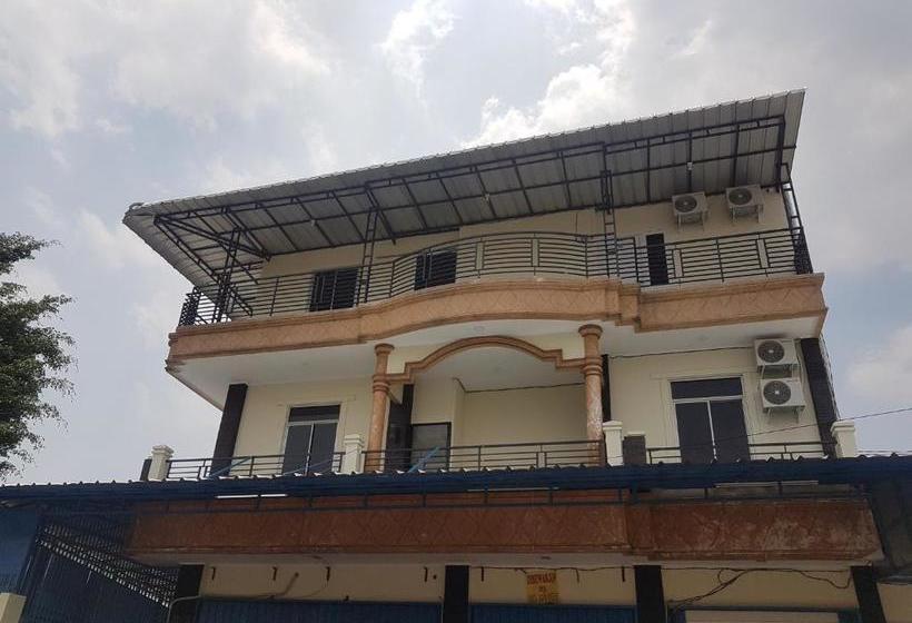 בית מלון כפרי Oyo 3421 Cibodas Star Residence