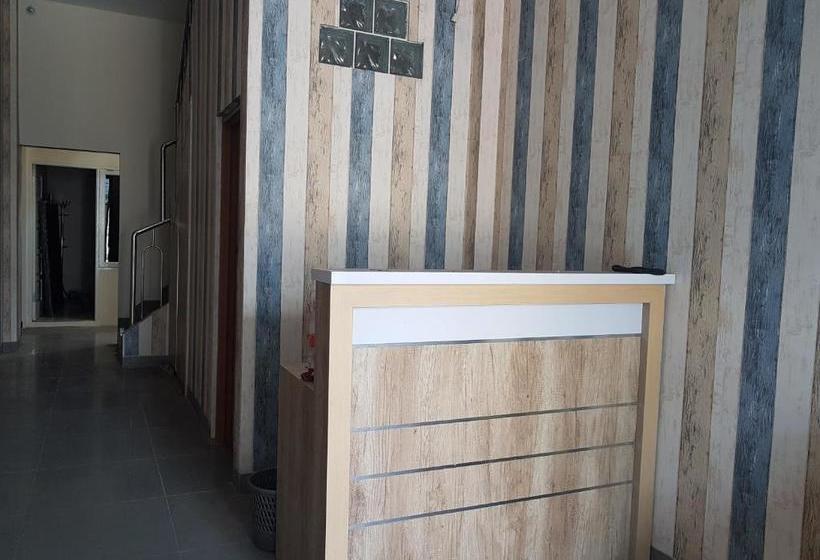 בית מלון כפרי Oyo 3421 Cibodas Star Residence