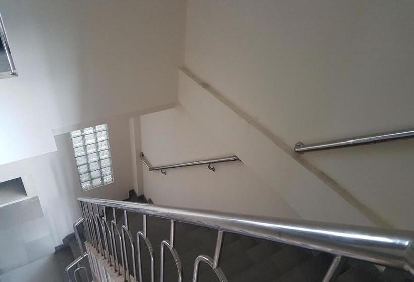 בית מלון כפרי Oyo 3421 Cibodas Star Residence