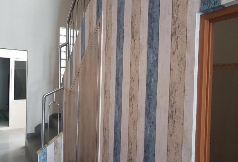 בית מלון כפרי Oyo 3421 Cibodas Star Residence