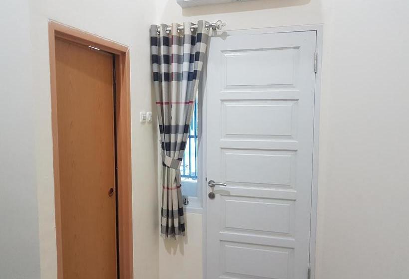 בית מלון כפרי Oyo 3421 Cibodas Star Residence