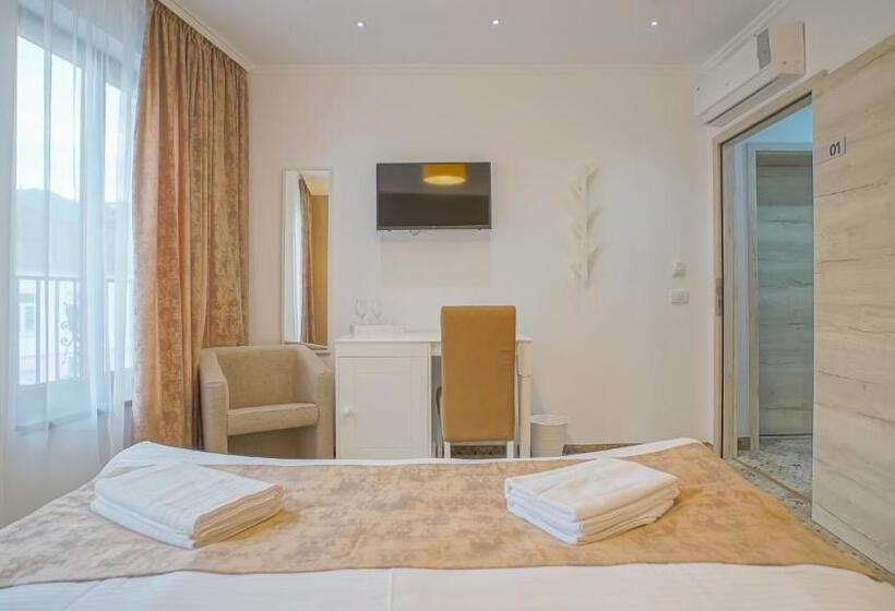 تختخواب و صبحانه Monarch House