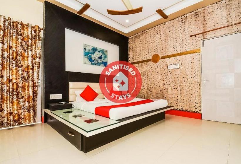 호텔 Oyo 37863  Dharam Palace