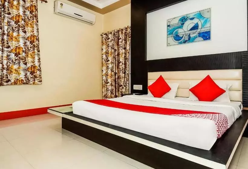 Hotelli Oyo 37863  Dharam Palace