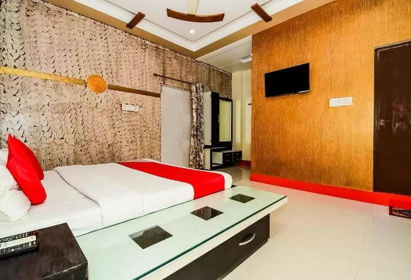 Hotelli Oyo 37863  Dharam Palace