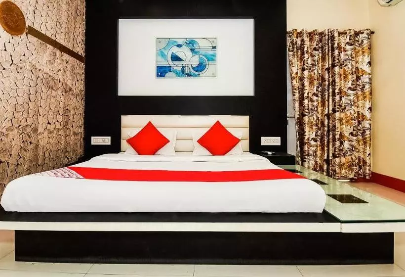 Hotelli Oyo 37863  Dharam Palace