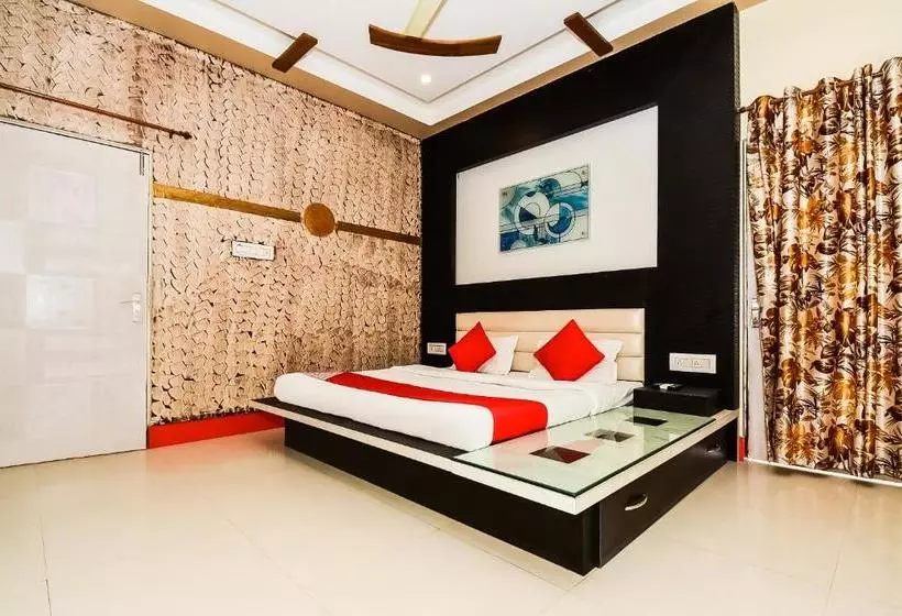 Hotelli Oyo 37863  Dharam Palace