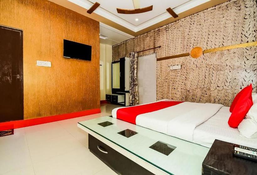 호텔 Oyo 37863  Dharam Palace