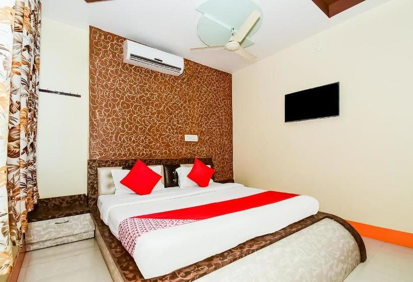 호텔 Oyo 37863  Dharam Palace