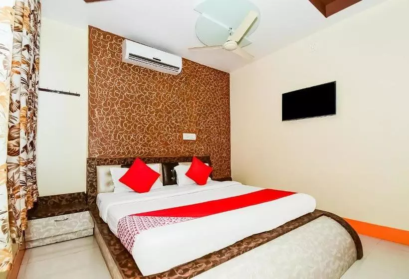 Hotelli Oyo 37863  Dharam Palace