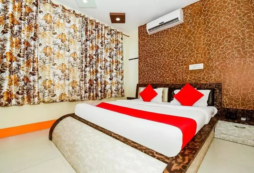 Hotelli Oyo 37863  Dharam Palace