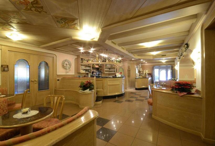 ホテル Paganella Andalo