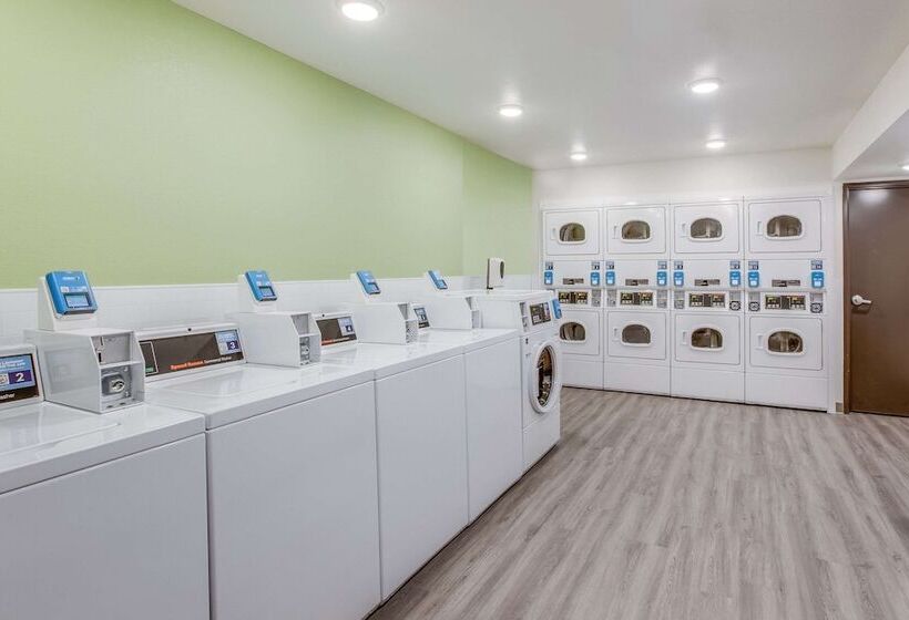 호텔 Woodspring Suites Detroit Farmington Hills