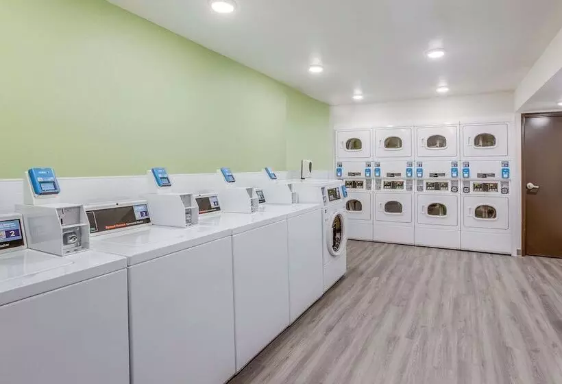 Hotelli Woodspring Suites Detroit Farmington Hills