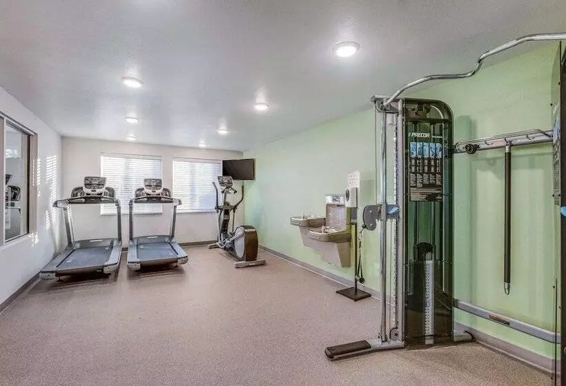 Hotelli Woodspring Suites Detroit Farmington Hills