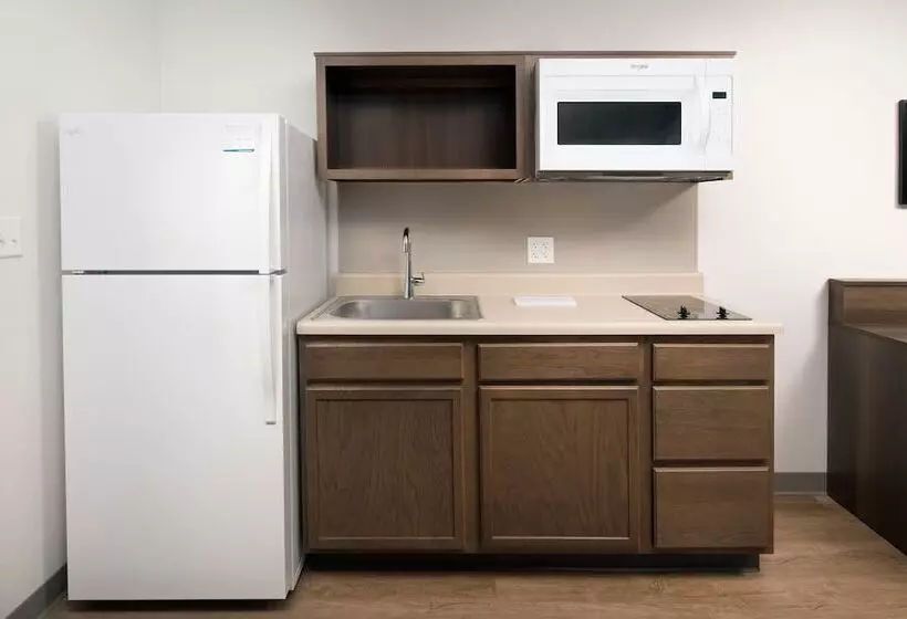 Hotelli Woodspring Suites Detroit Farmington Hills