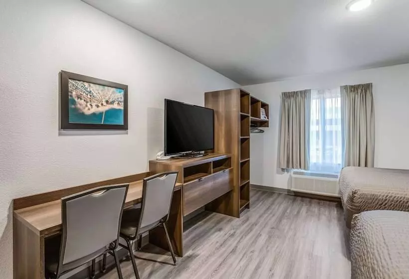 Hotelli Woodspring Suites Detroit Farmington Hills