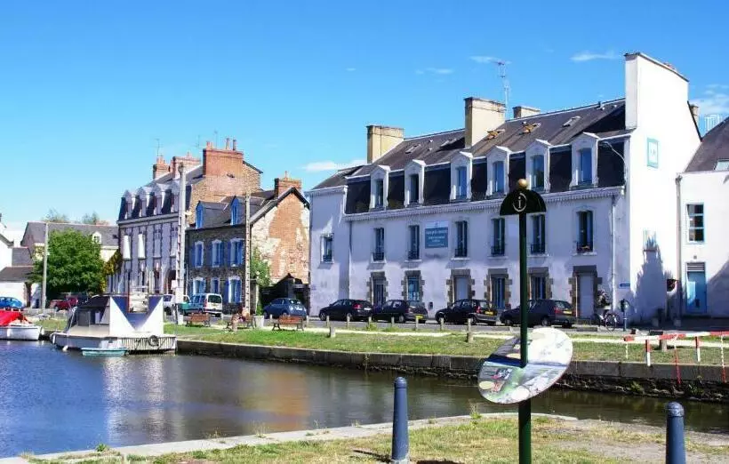Hostel Rennes Hi