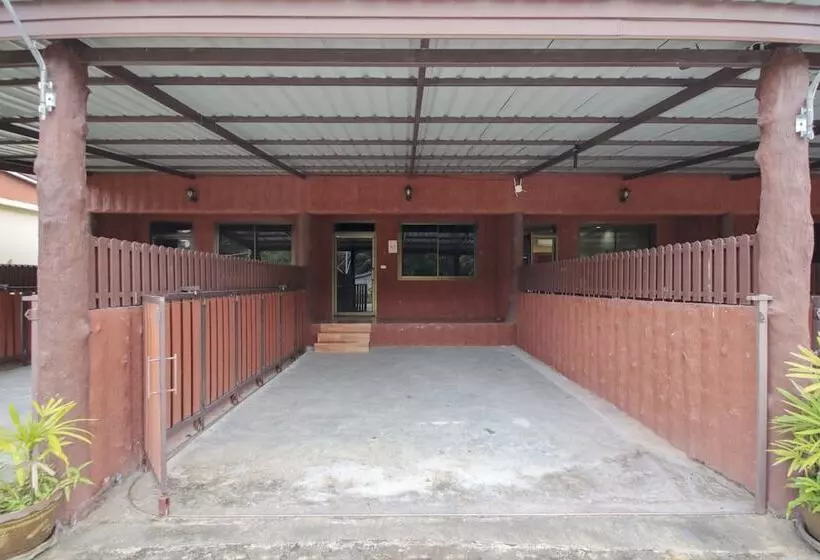 Hotelli Oyo 75331 Hareeya