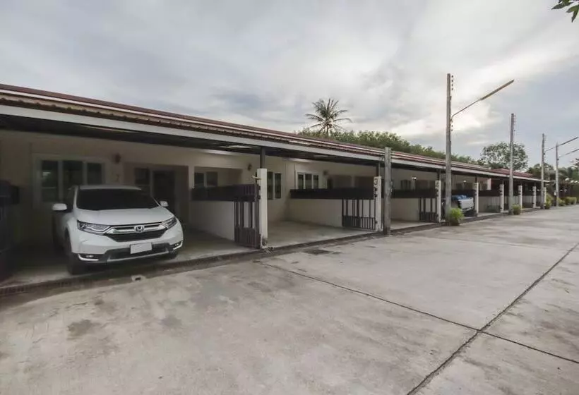 Hotelli Oyo 75331 Hareeya