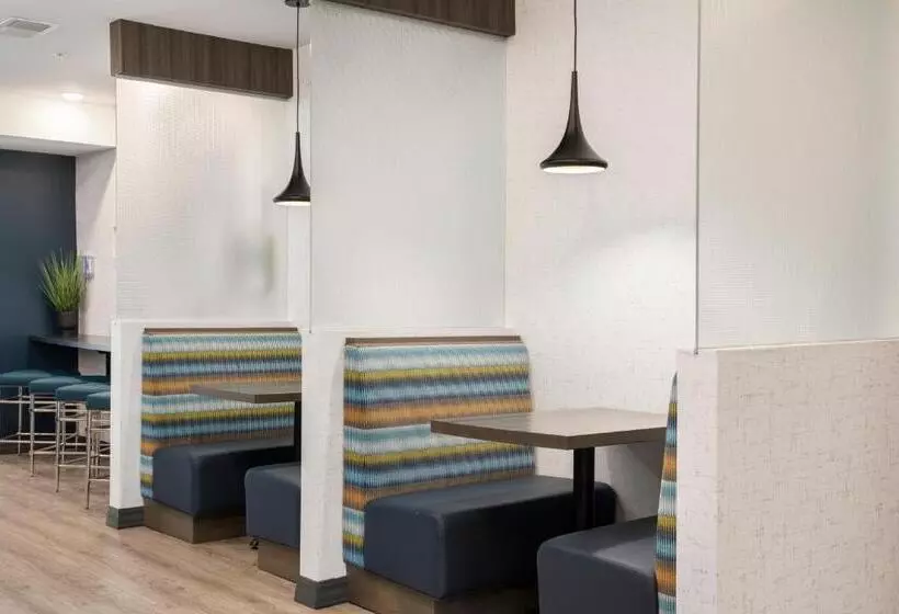 ホテル Waterwalk Extended Stay By Wyndham Minneapolis   Plymouth