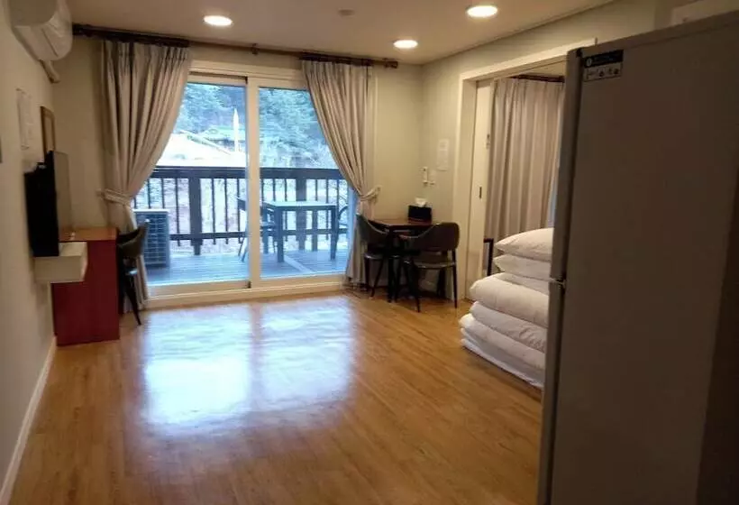 ホテル Jirisan Haetsal