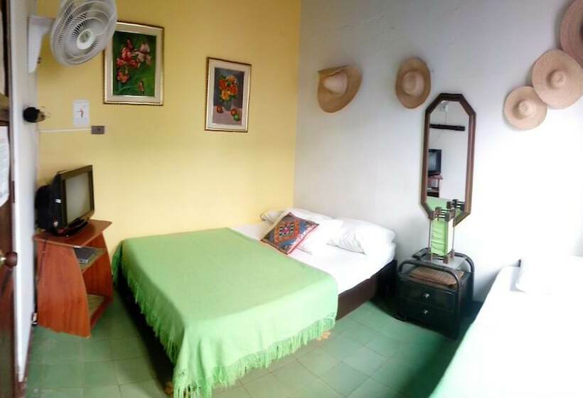 هاستل Urban Hostal San Gil  Piscina Restaurante Bar