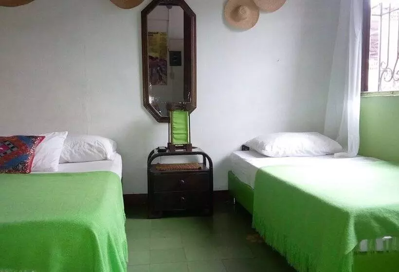 ユースホステル Urban Hostal San Gil  Piscina Restaurante Bar