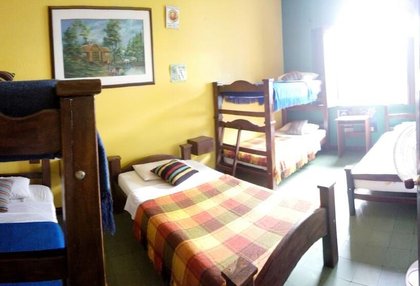 هاستل Urban Hostal San Gil  Piscina Restaurante Bar