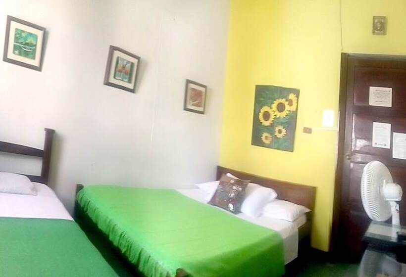 هاستل Urban Hostal San Gil  Piscina Restaurante Bar