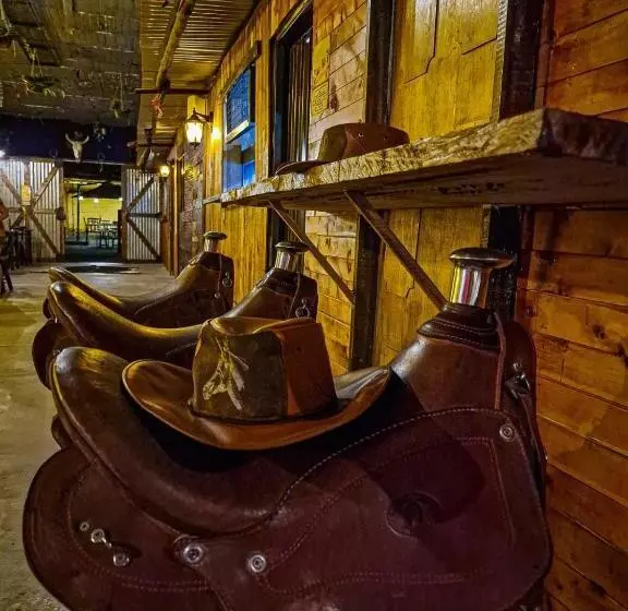 ユースホステル Urban Hostal San Gil  Piscina Restaurante Bar