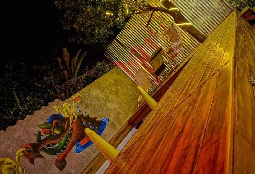 ユースホステル Urban Hostal San Gil  Piscina Restaurante Bar