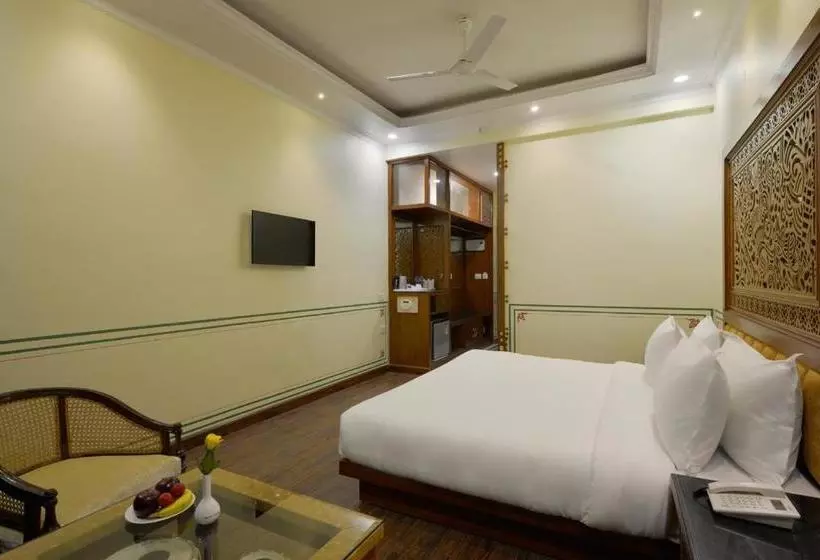 Hotelli Aaram Mahal By Pachar Group