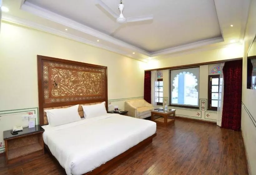 Hotelli Aaram Mahal By Pachar Group