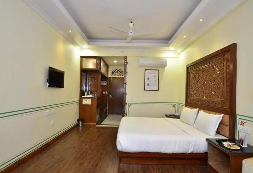Hotelli Aaram Mahal By Pachar Group