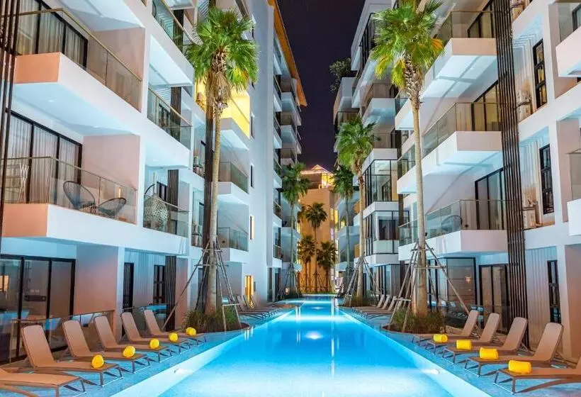 Hotelli Surin Beach Residence
