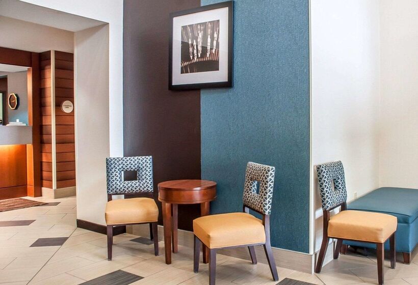 فندق Comfort Inn & Suites