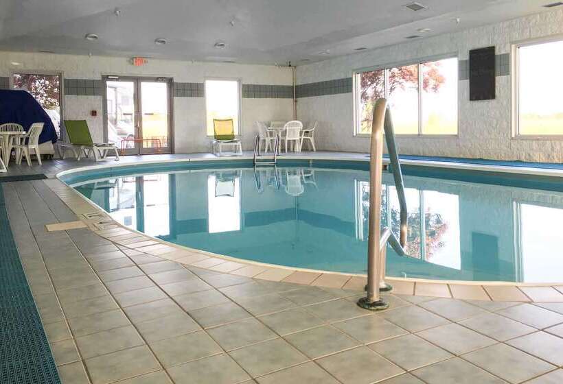 Отель Bluffton Inn & Suites