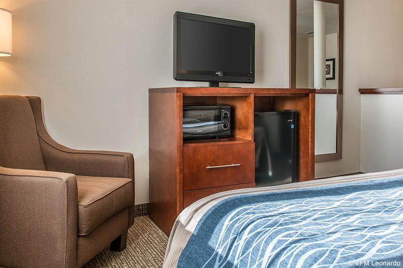 Отель Bluffton Inn & Suites