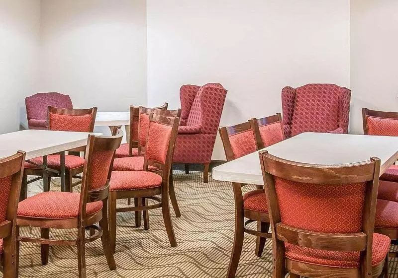 호텔 Bluffton Inn & Suites