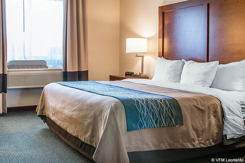 בית מלון כפרי Bluffton Inn & Suites