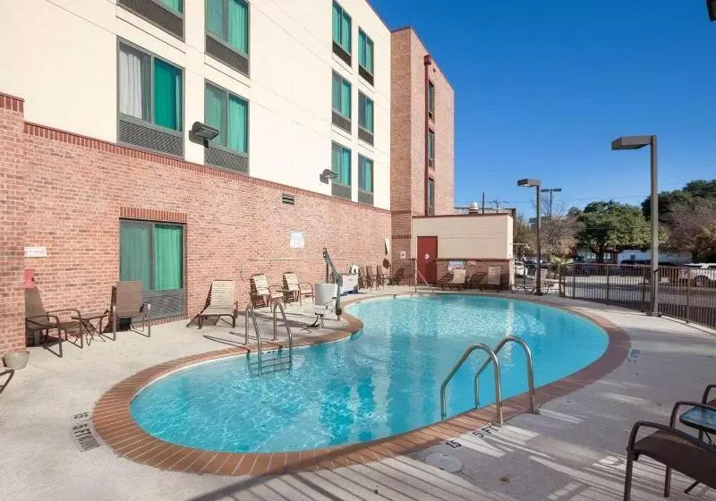 ホテル Spark By Hilton San Antonio Airport