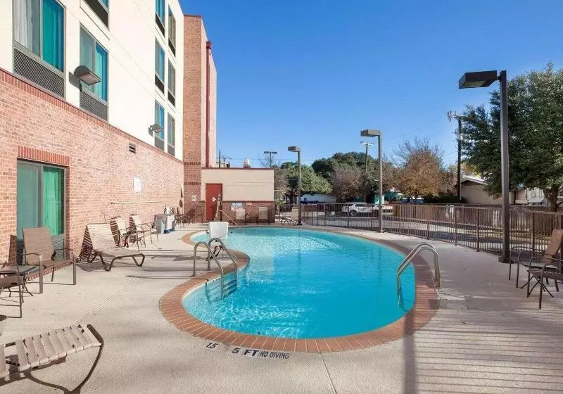 ホテル Spark By Hilton San Antonio Airport