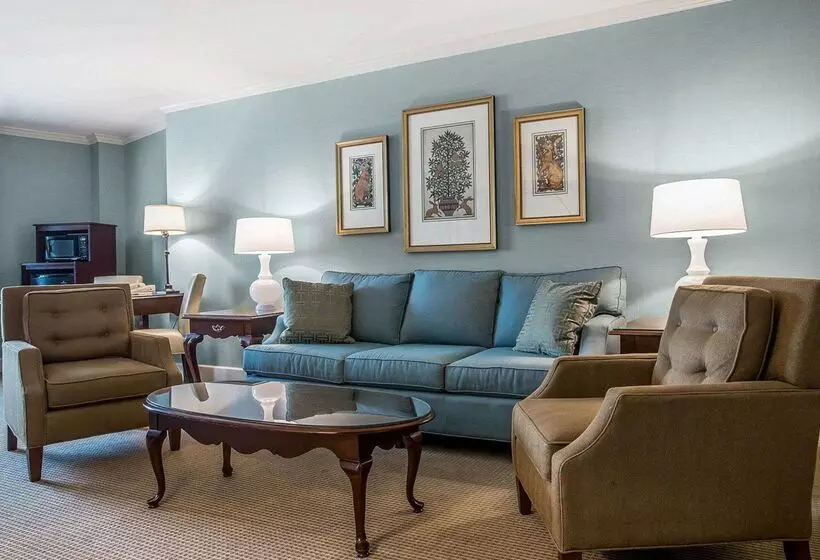 ホテル Comfort Inn & Suites Near Burke Mountain