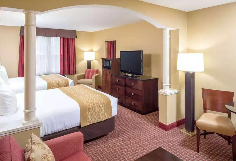 ホテル Comfort Inn & Suites Near Burke Mountain