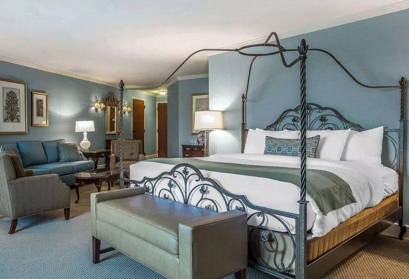 ホテル Comfort Inn & Suites Near Burke Mountain